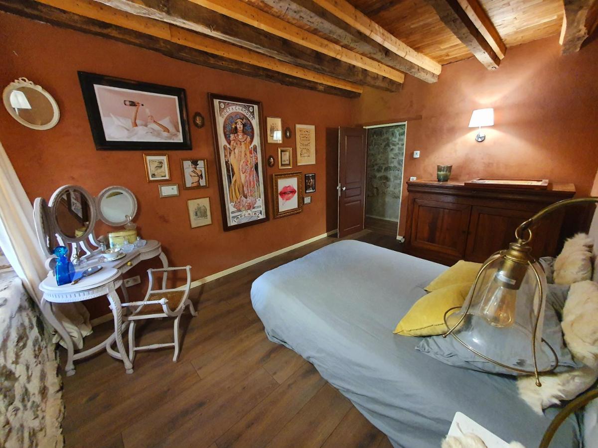 Gite De La Genevriere Saint-Chamant Экстерьер фото